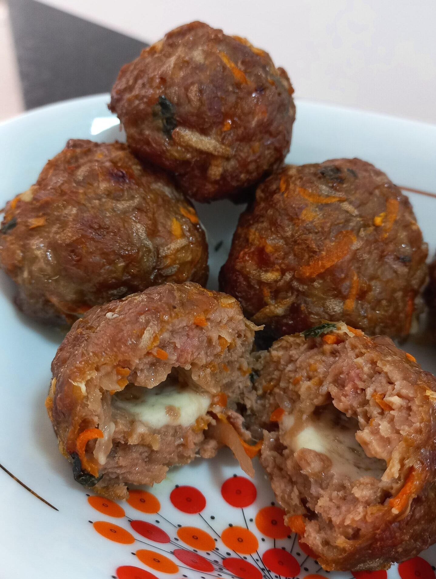 Bolinho de carne recheado