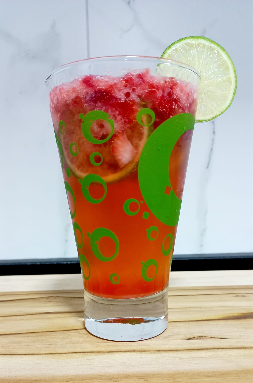 Caipirinha de morango sem álcool